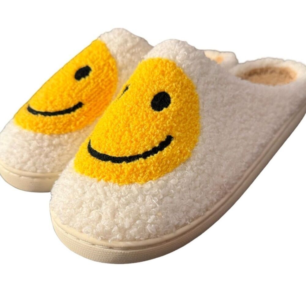 NWT Sugar & Spice Women's Happy Face Plush Slippers White/Yellow Size M (7-8) - Picture 7 of 7
